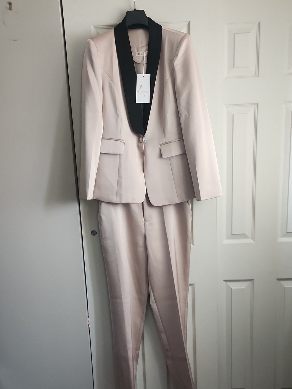 Beige Women's Two-Piece Suit with Black Satin Lapel - Picture 2 of 6